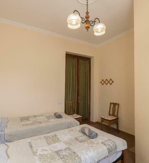 پانسیون Tamari Guest House