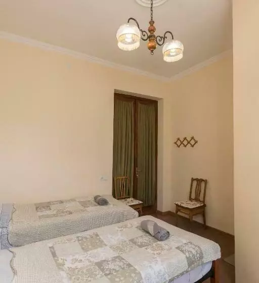 پانسیون Tamari Guest House