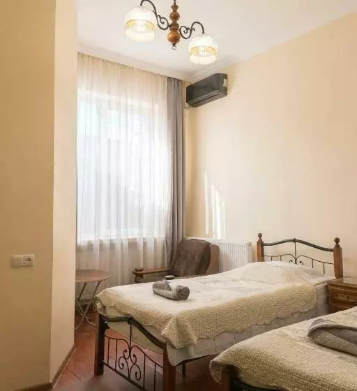 پانسیون Tamari Guest House