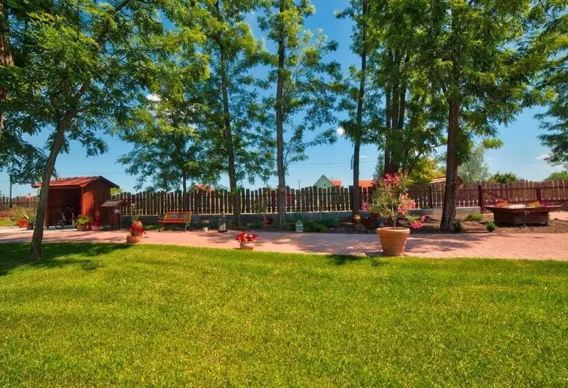 Majatalo Tóth Vendégház és Apartmanház újfehértó