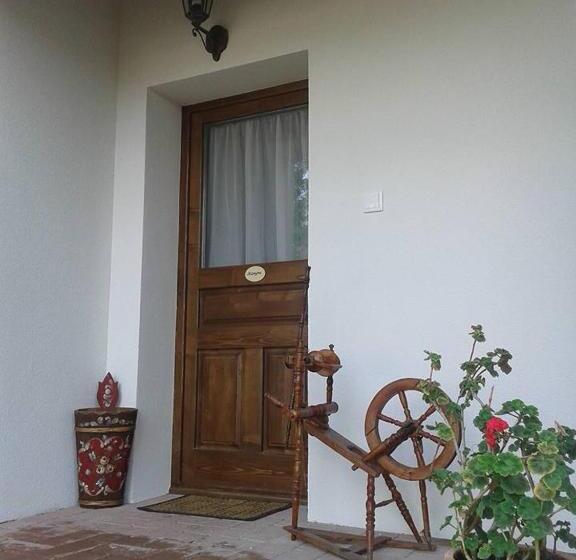 ペンション Tóth Vendégház és Apartmanház újfehértó