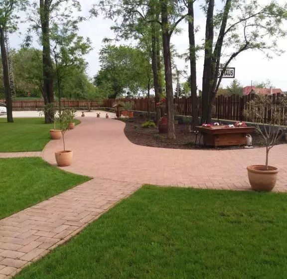 Majatalo Tóth Vendégház és Apartmanház újfehértó