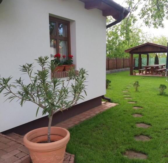 ペンション Tóth Vendégház és Apartmanház újfehértó