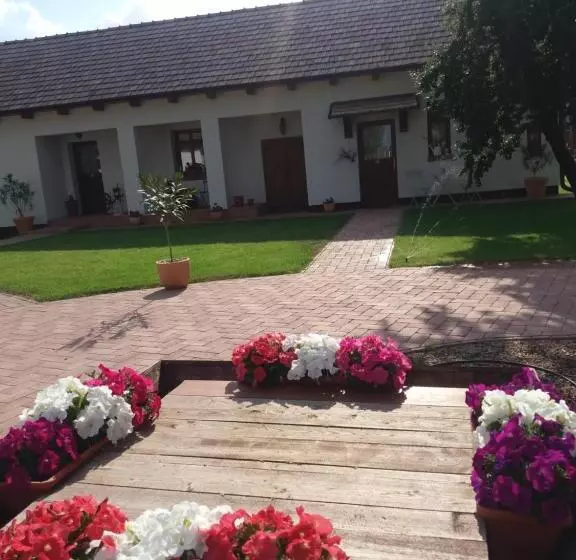 Majatalo Tóth Vendégház és Apartmanház újfehértó