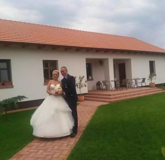 Majatalo Tóth Vendégház és Apartmanház újfehértó