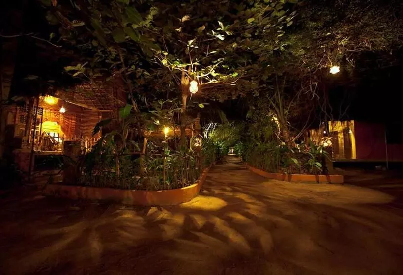 Hotelli Surf N Sun   Arugam Bay