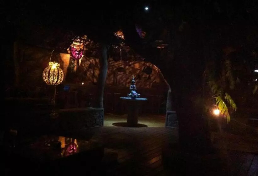 Hotelli Surf N Sun   Arugam Bay