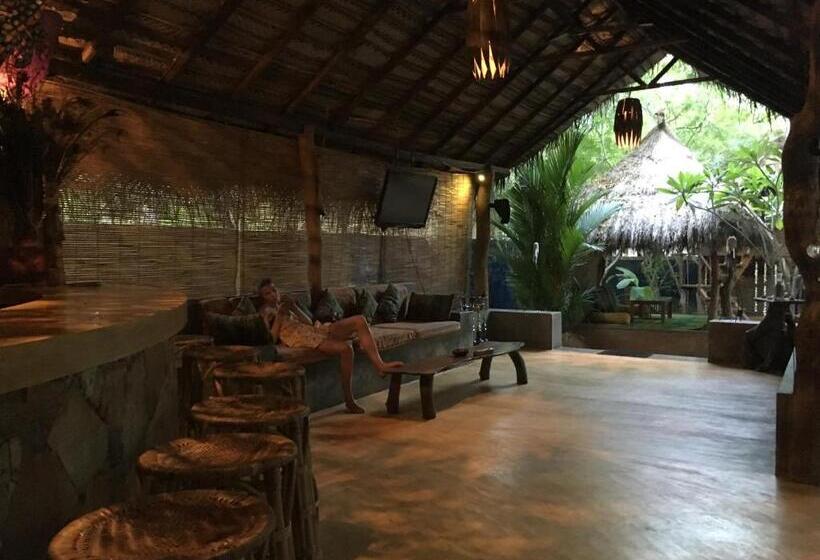 فندق Surf N Sun Arugam Bay