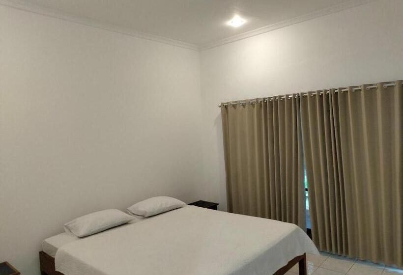 ペンション Bayumantra Bungalows