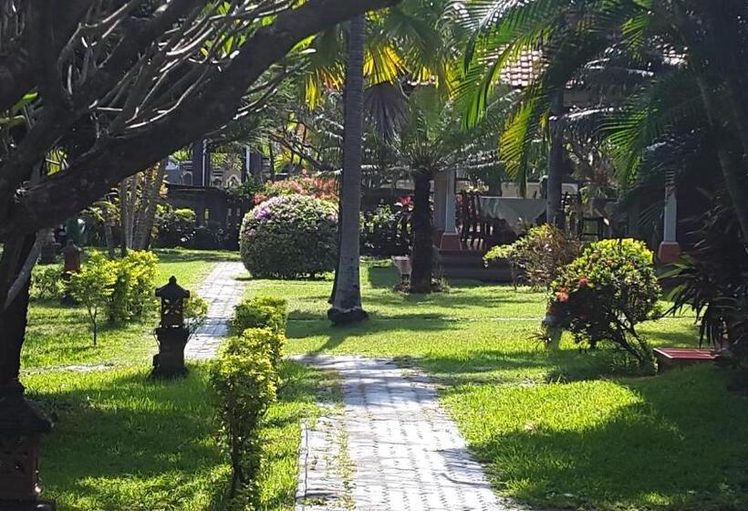 ペンション Bayumantra Bungalows