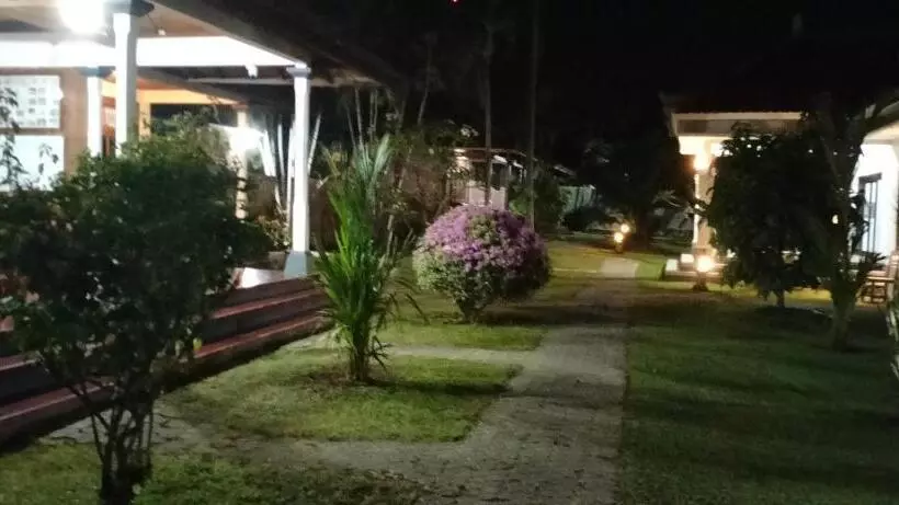 ペンション Bayumantra Bungalows