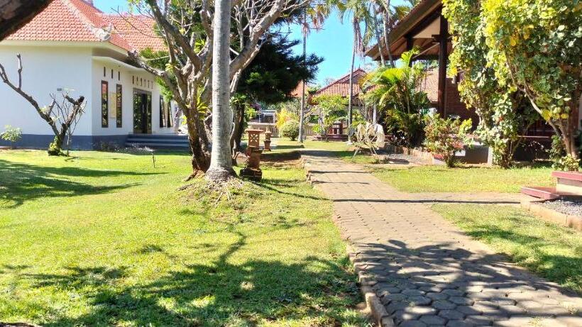 ペンション Bayumantra Bungalows