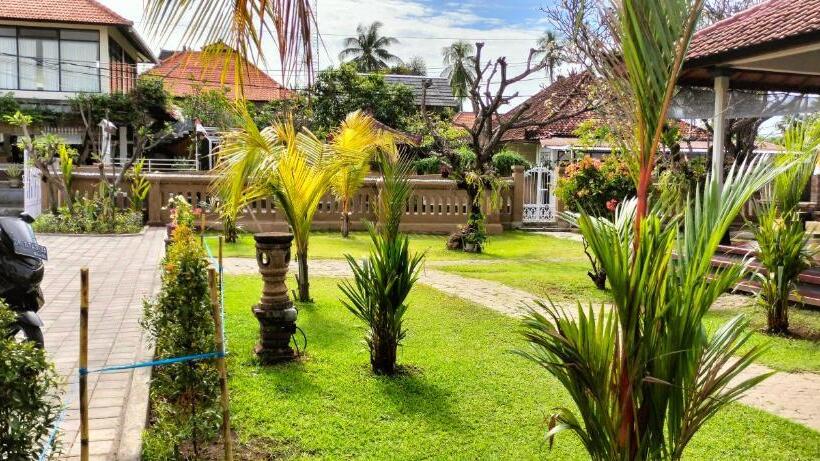 ペンション Bayumantra Bungalows