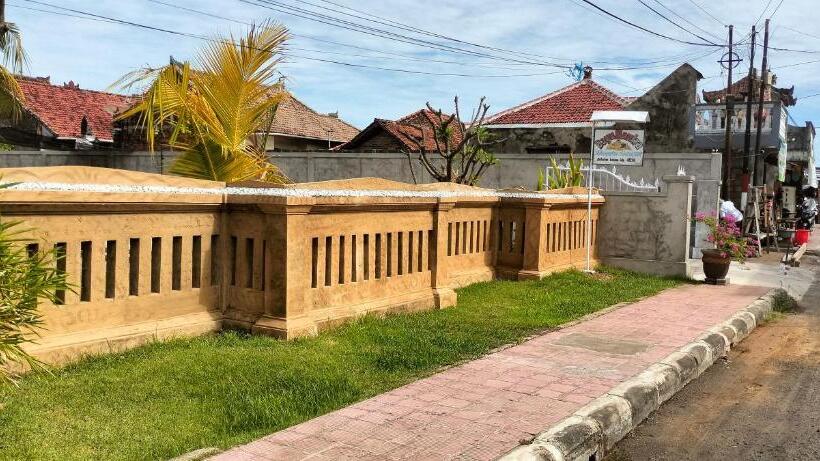 ペンション Bayumantra Bungalows