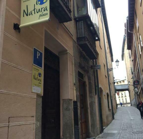 بنسيون Hosteria Natura Plaza