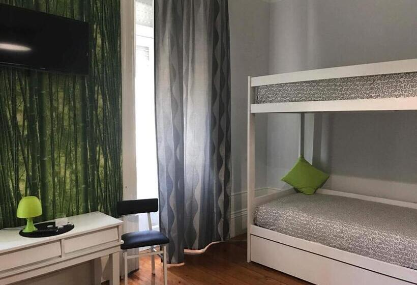 پانسیون Jualis Guest House