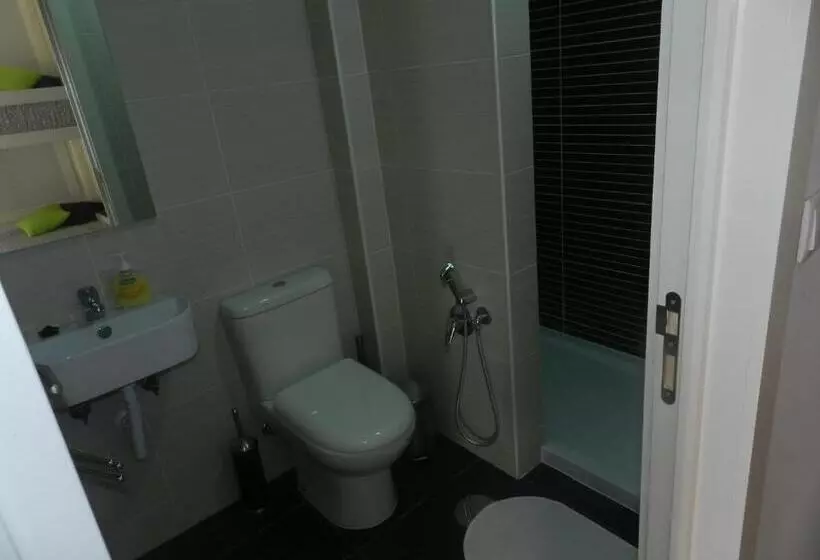 پانسیون Jualis Guest House