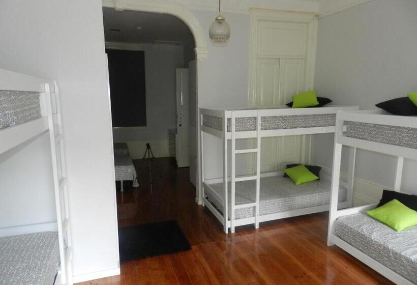 پانسیون Jualis Guest House