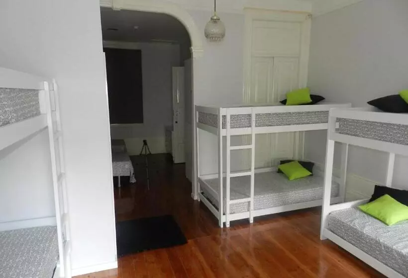 پانسیون Jualis Guest House