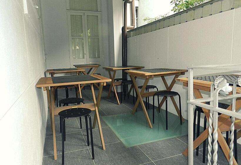 پانسیون Jualis Guest House