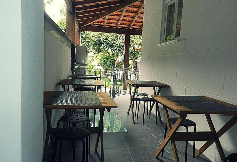 پانسیون Jualis Guest House