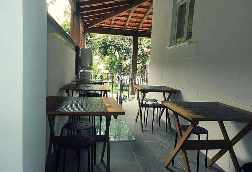 پانسیون Jualis Guest House