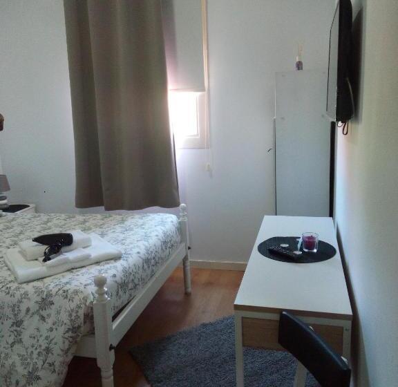 پانسیون Jualis Guest House