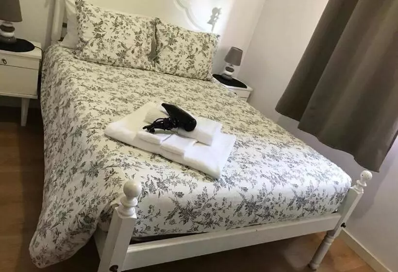 پانسیون Jualis Guest House