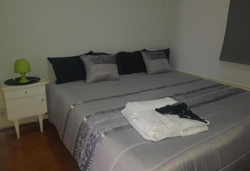 پانسیون Jualis Guest House