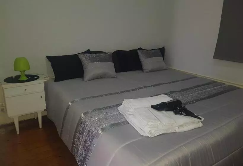 پانسیون Jualis Guest House