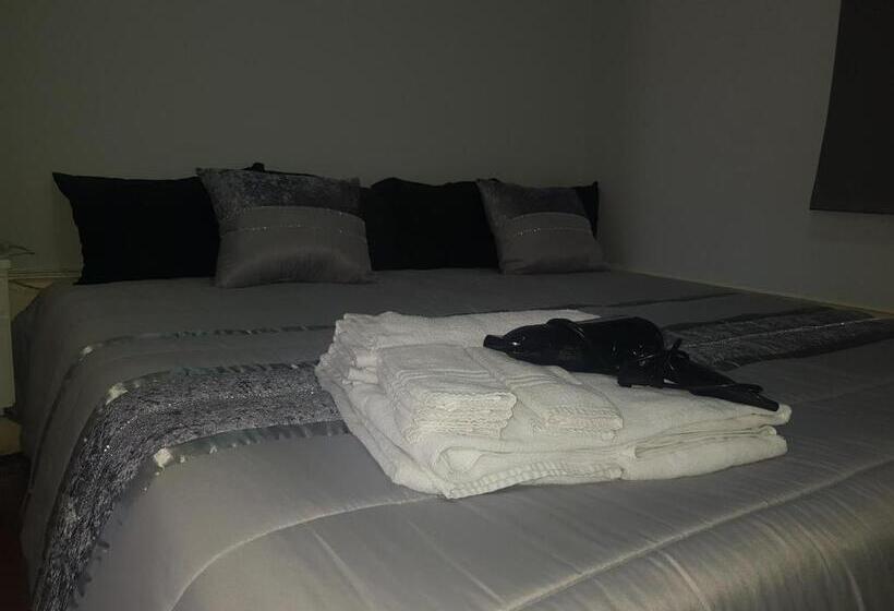 پانسیون Jualis Guest House