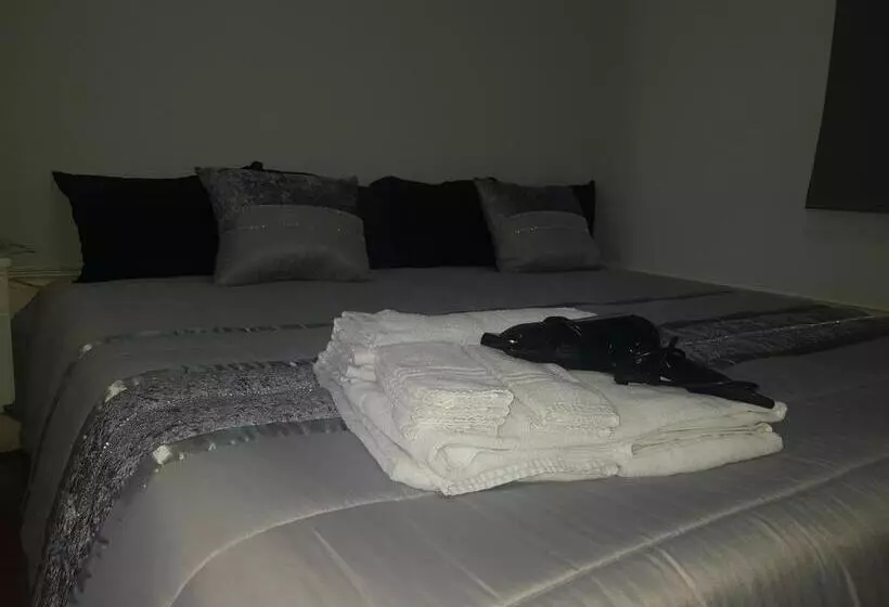 پانسیون Jualis Guest House