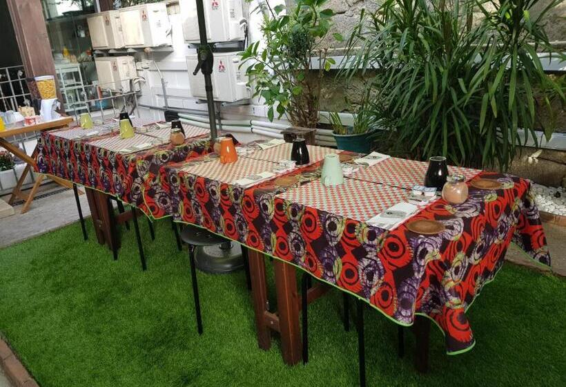 پانسیون Jualis Guest House