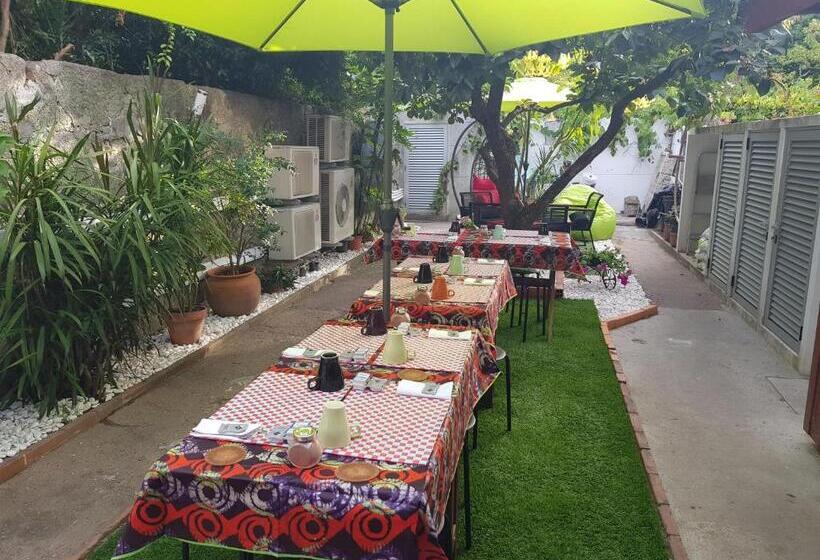 پانسیون Jualis Guest House