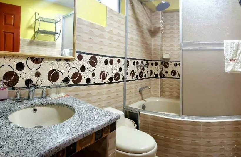 پانسیون Morales Guest House