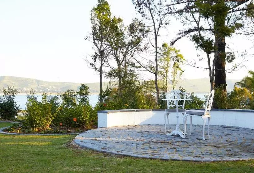 پانسیون Parkes Manor