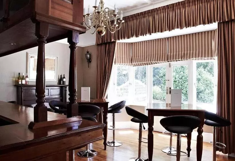 پانسیون Parkes Manor