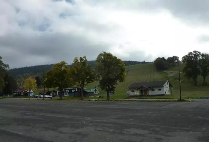 Majatalo Penzion Tendr