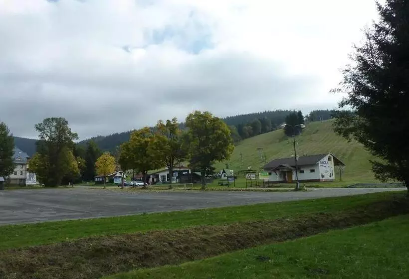 Majatalo Penzion Tendr