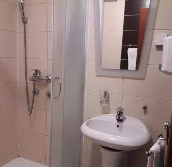 پانسیون Prenoćište Konstantin 2008