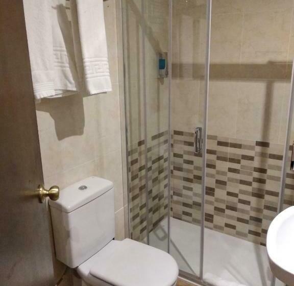 پانسیون Hostal Restaurante Cornella