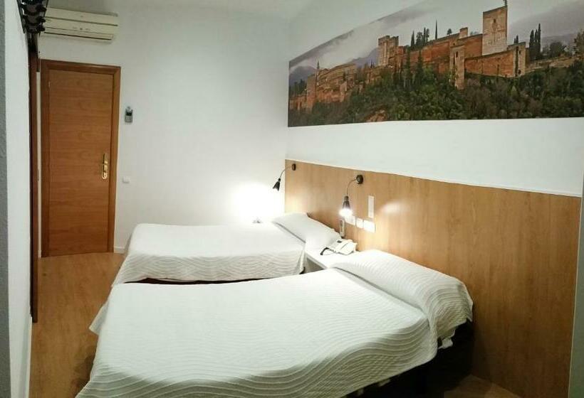 پانسیون Hostal Restaurante Cornella