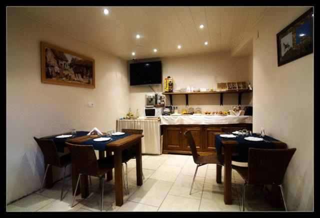 پانسیون Hostau Era Claverola