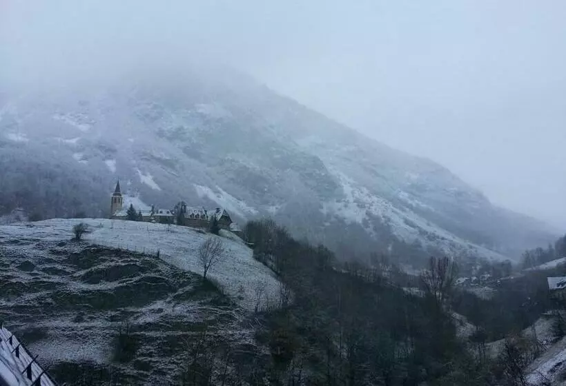 ペンション Hostau Era Claverola