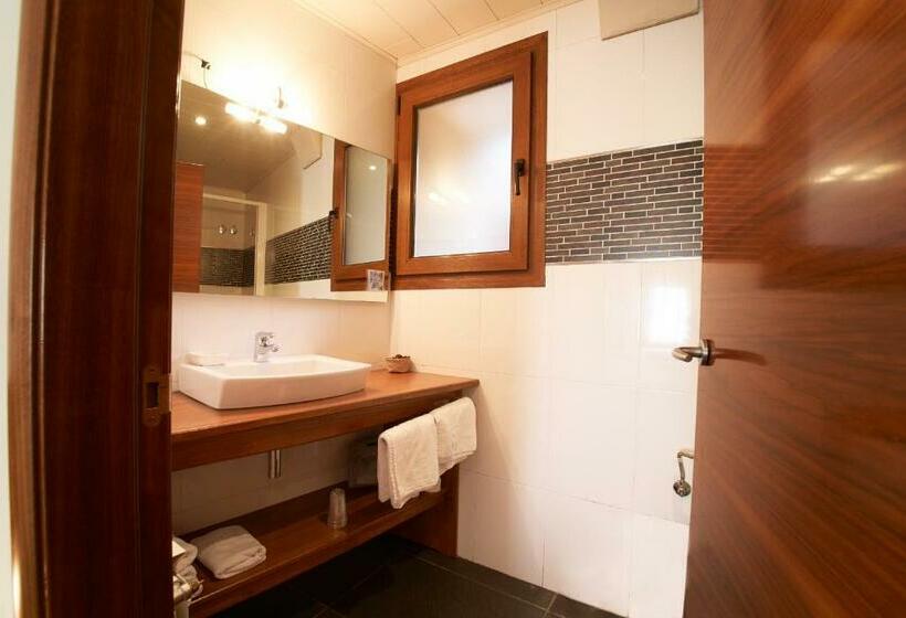 پانسیون Hostau Era Claverola