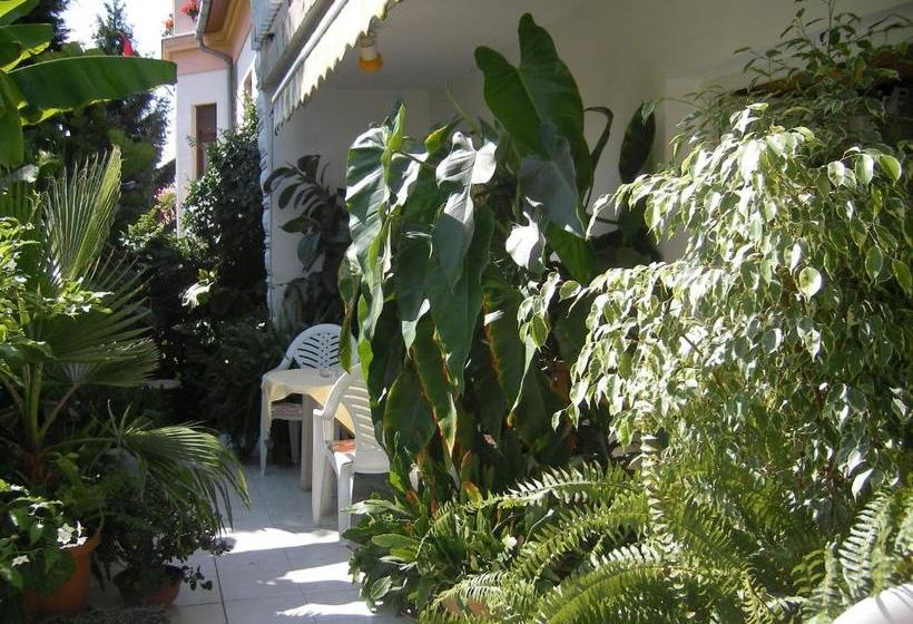 بنسيون Keszthely Sarokház