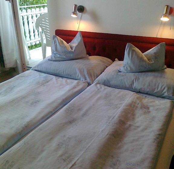 بنسيون Keszthely Sarokház