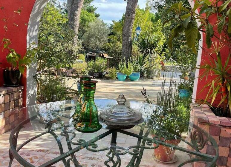 مبيت وإفطار Mas De La Montille