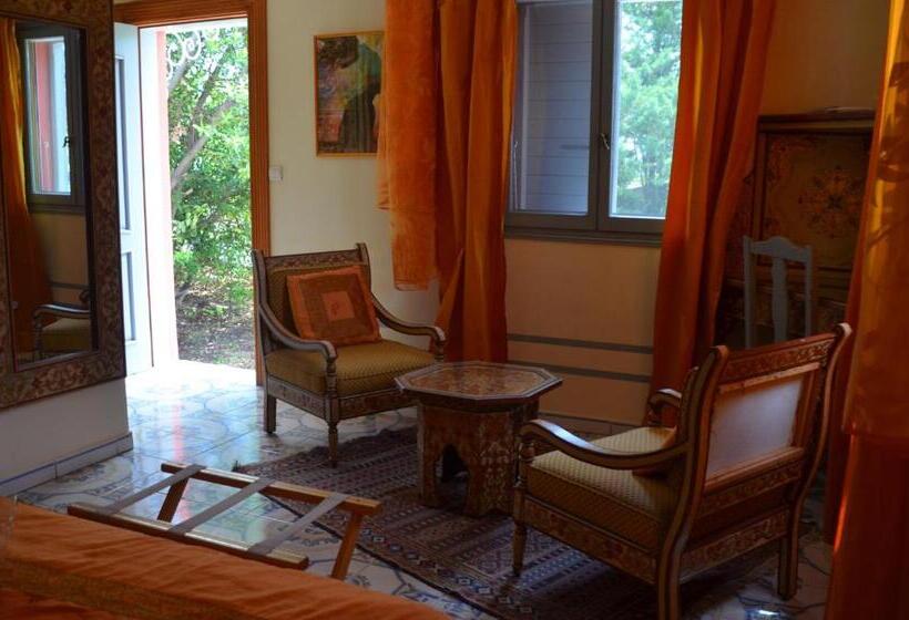 مبيت وإفطار Mas De La Montille