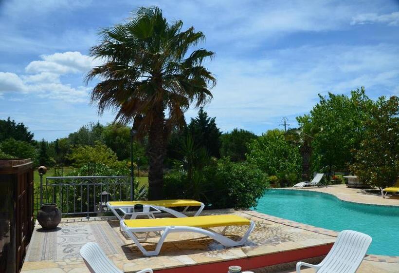 مبيت وإفطار Mas De La Montille